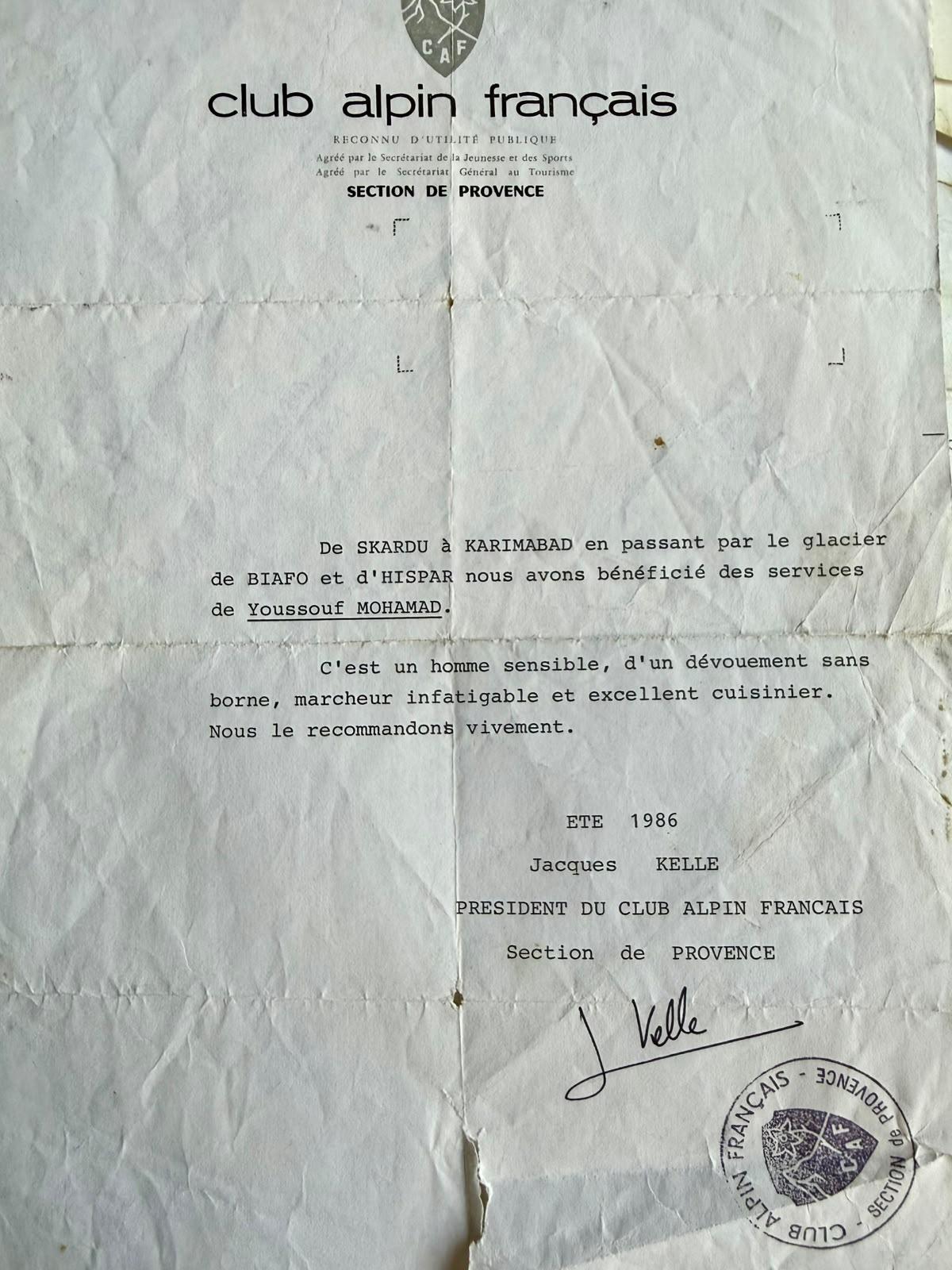 Typed letter on Club Alpin Français letterhead, summer 1986, recommending Youssouf Mohamad after a crossing from Skardu to Karimabad via the Biafo and Hispar glaciers, signed by Jacques Kelle, president of the Provence section, with the club stamp.